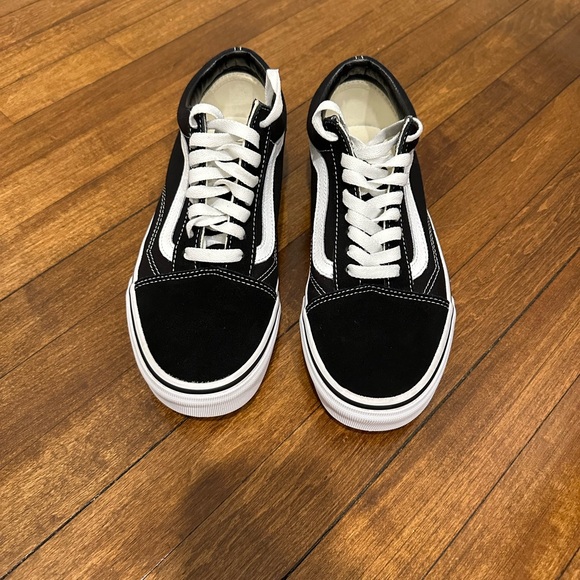 Vans Black and White Low-Top Shoes - Picture 2 of 5